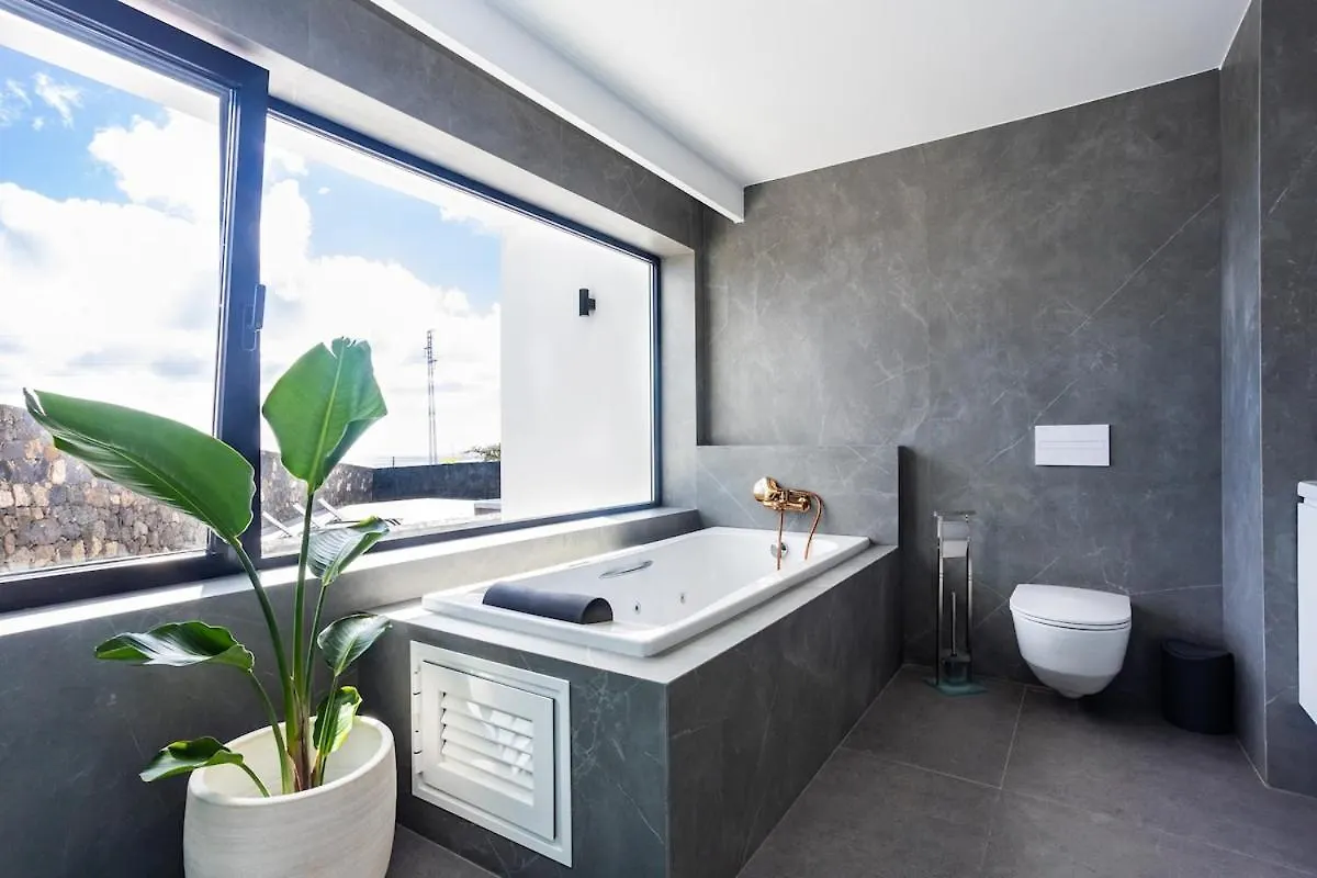 Exclusive 6 Bedrooms Villa In Lanzarote - Ocean & Volcano Views, Private Pool, Jacuzzi & Gym Mácher