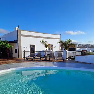 Villa Casa Tazirit, Macher
