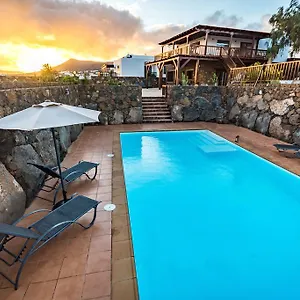 Villa Alcalde, Macher