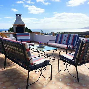 Villa Casa Tara, Macher