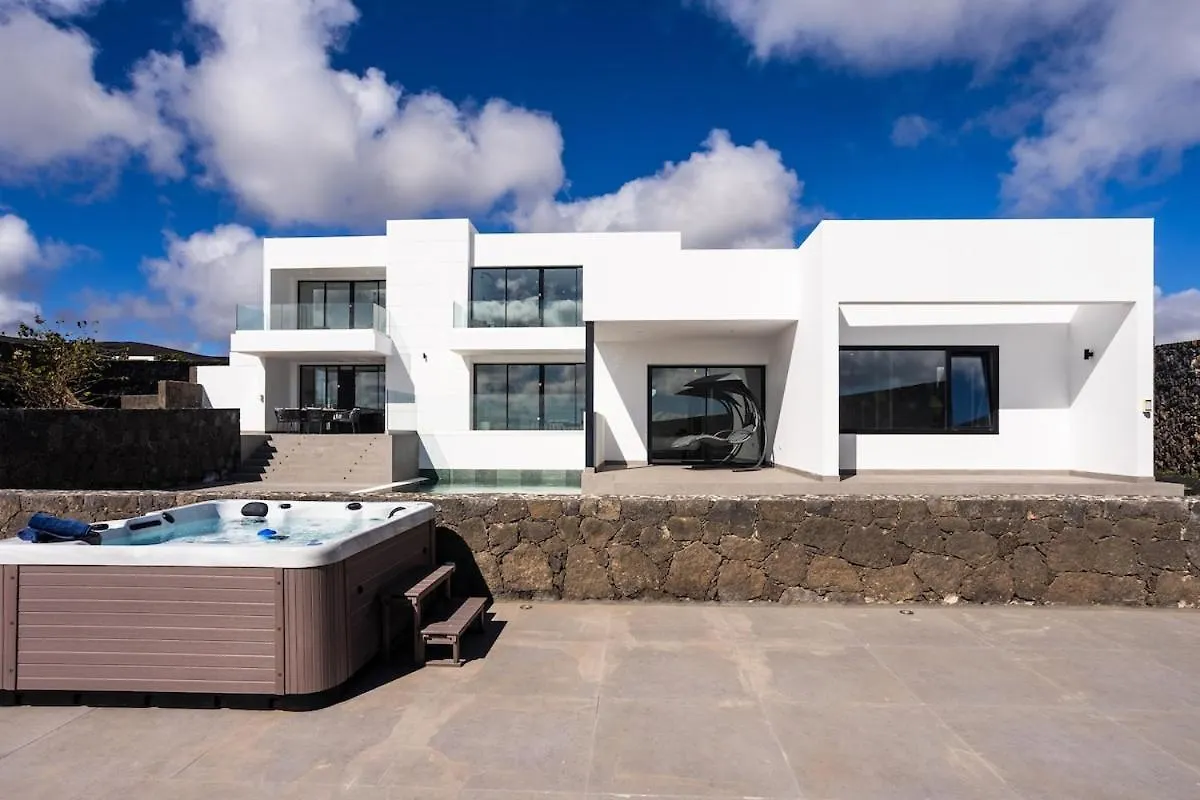 Exclusive 6 Bedrooms Villa In Lanzarote - Ocean & Volcano Views, Private Pool, Jacuzzi & Gym Macher